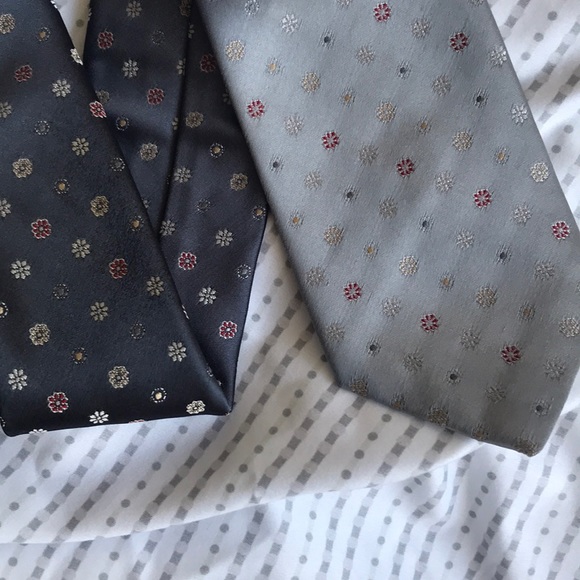 ๐ 10/$10 ๐ Gray Tie with flowers 3โ THE SOVEREIGN Tailored by BARRY - Picture 12 of 14